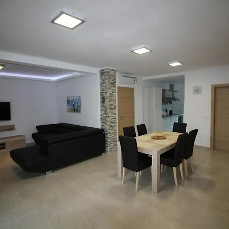 With Parking Space - 25114 Umag