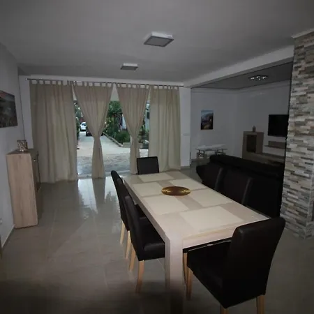 With Parking Space - 25114 אומאג