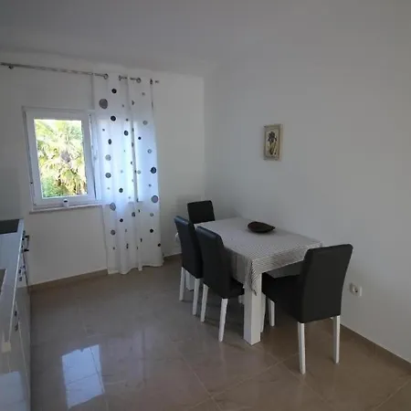 With Parking Space - 25114 דירה