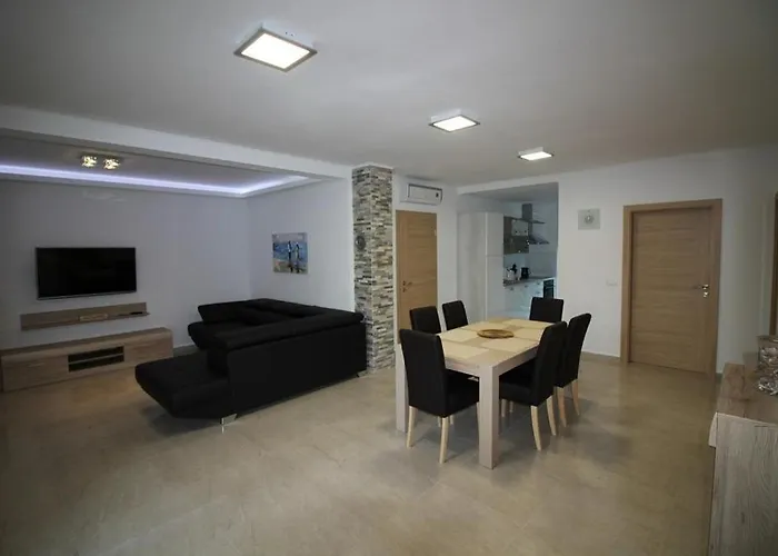 With Parking Space - 25114 Umag